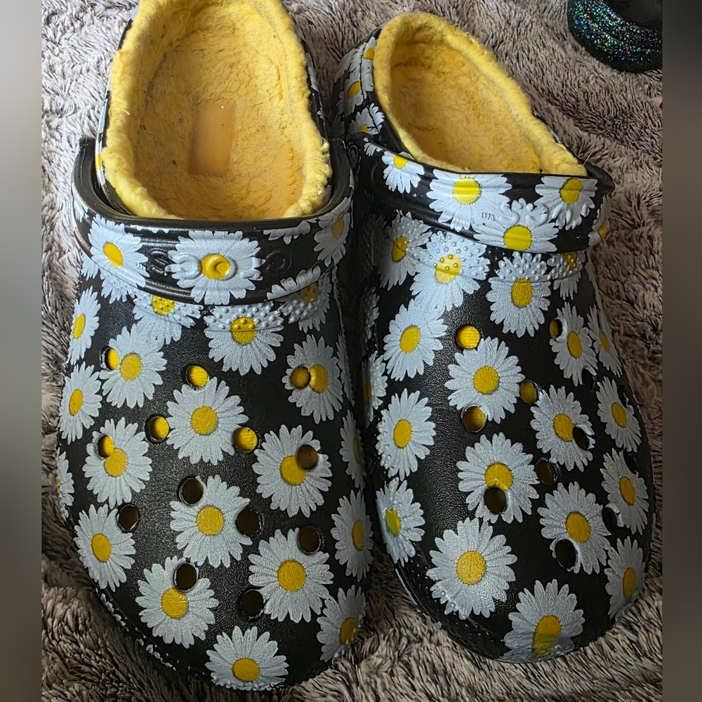 Daisy Fuzz Lined Crocs